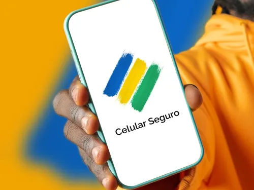 Smartphone com logo colorido e texto "Celular Seguro" na tela. Fundo azul e amarelo.